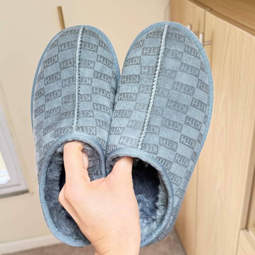 Grey KITH UGG slipper - Picture 4 of 6